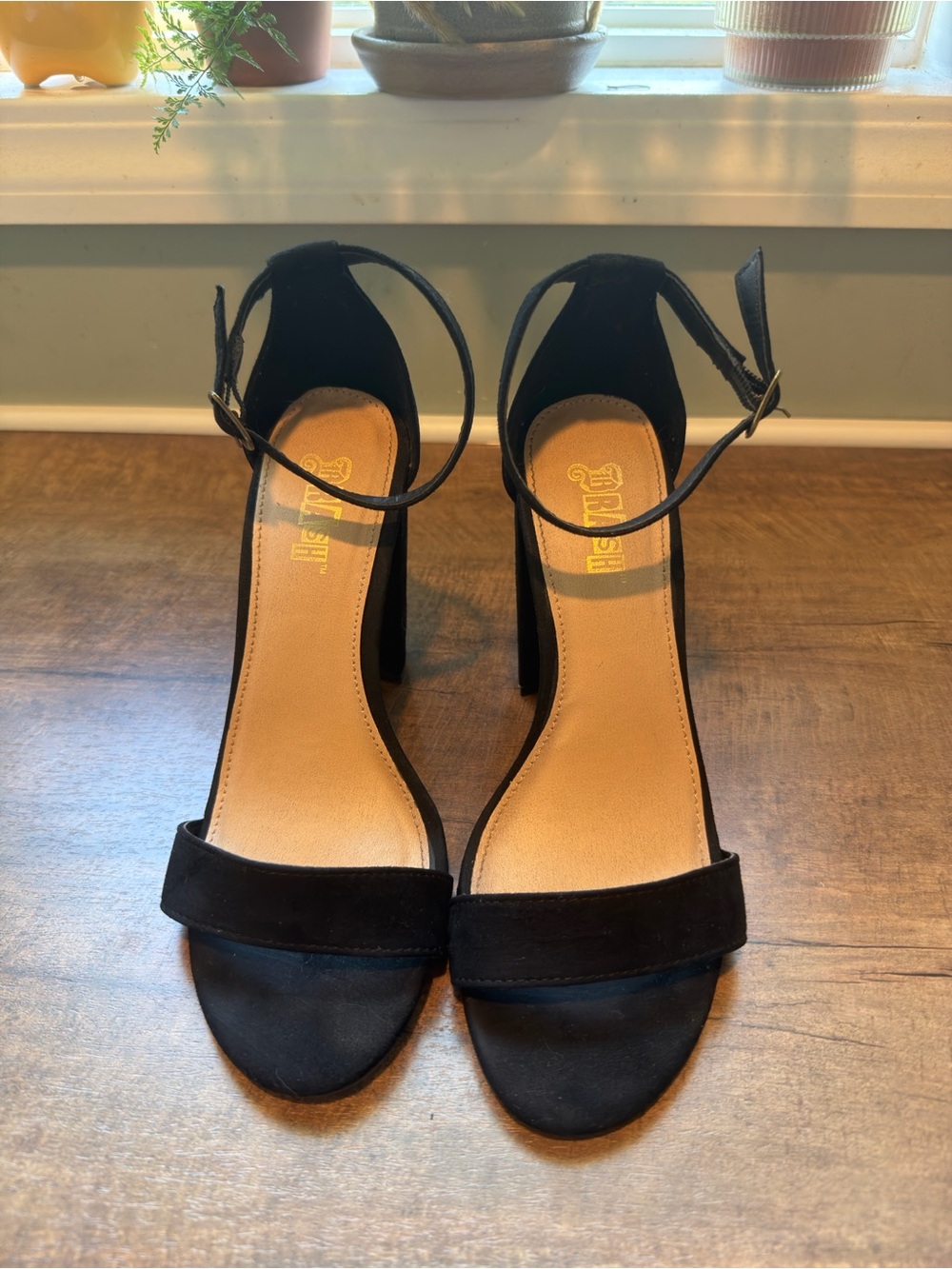 Brash Black Women's Ankle-Strap Block Heel Sandals size 7